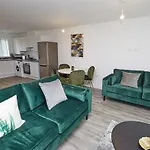 Beautiful Brand New 3 Bedroom City Centre House With Garden