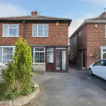 2 Bed Derby House - Parking - Rolls Royce & City Centre