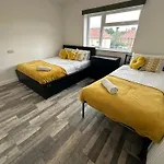 Shakespeare House 19 Bedrooms 30 Beds Up To 42 People Stay