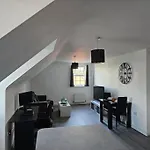 Luxury 1-Bed Apartment With Free Parking