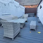 Derby City Centre Apartment With Roof Top Hot Tub