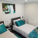 A Lovely 2-Bedrooms Guest House In Derby City - Recently Extended To 355 Feet2 - Up To 4 People Now, Peaceful, With Private Entrance, Free Parking, Kitchenette, Air-Con, Heating, X2 Smart Tvs And Super Fast Wi-Fi - Bed Options - Singles Or Superking