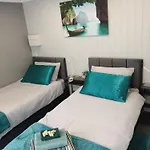 A Lovely 2-Bedrooms Guest House In Derby City - Recently Extended To 355 Feet2 - Up To 4 People Now, Peaceful, With Private Entrance, Free Parking, Kitchenette, Air-Con, Heating, X2 Smart Tvs And Super Fast Wi-Fi - Bed Options - Singles Or Superking