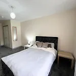 Spacious 3 Bedroom Flat In Derby With Wi-Fi & Easy Transport