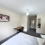 Spacious 3 Bedroom Flat In Derby With Wi-Fi & Easy Transport
