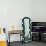 Kyoto Central I 4 Bdr House I 50 Inch Smart Tvs In Rooms I Large Spacious Rooms I Refurbished I Derby City Centre