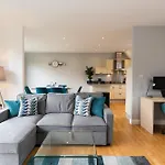 Cotels - The Millhouse Newly Refurbished Modern Apartments With Ultrafast Broadband, Free Parking & A Work Desk