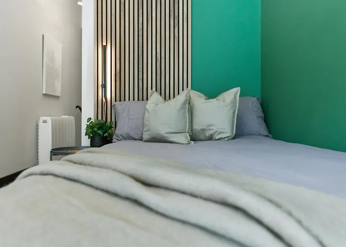 Close To Royal Derby Hospital With Free Parking On-Site