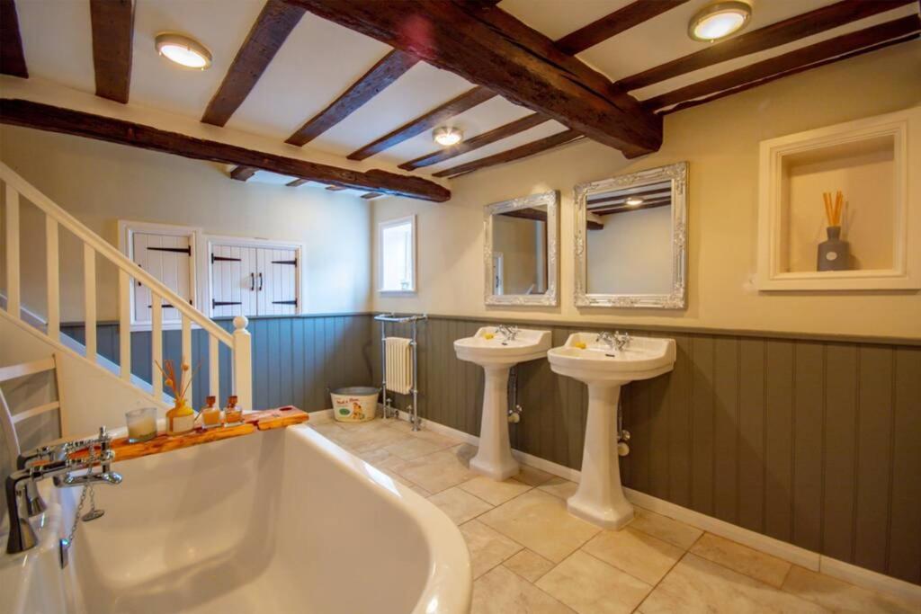 Derwent Farmhouse - Quintessential Country *