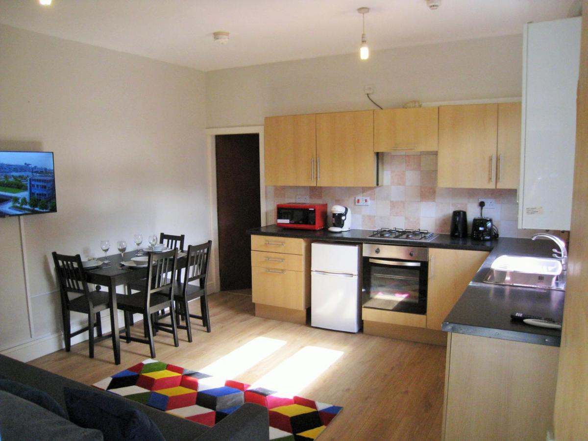 Apartamento Swinb Apartment, With King Size Bed, Free Wifi And Free Parking *