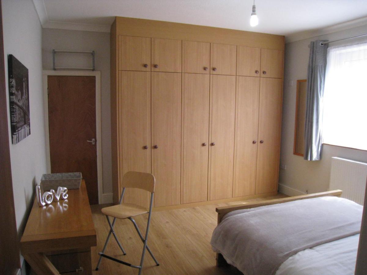Apartamento Swinb Apartment, With King Size Bed, Free Wifi And Free Parking