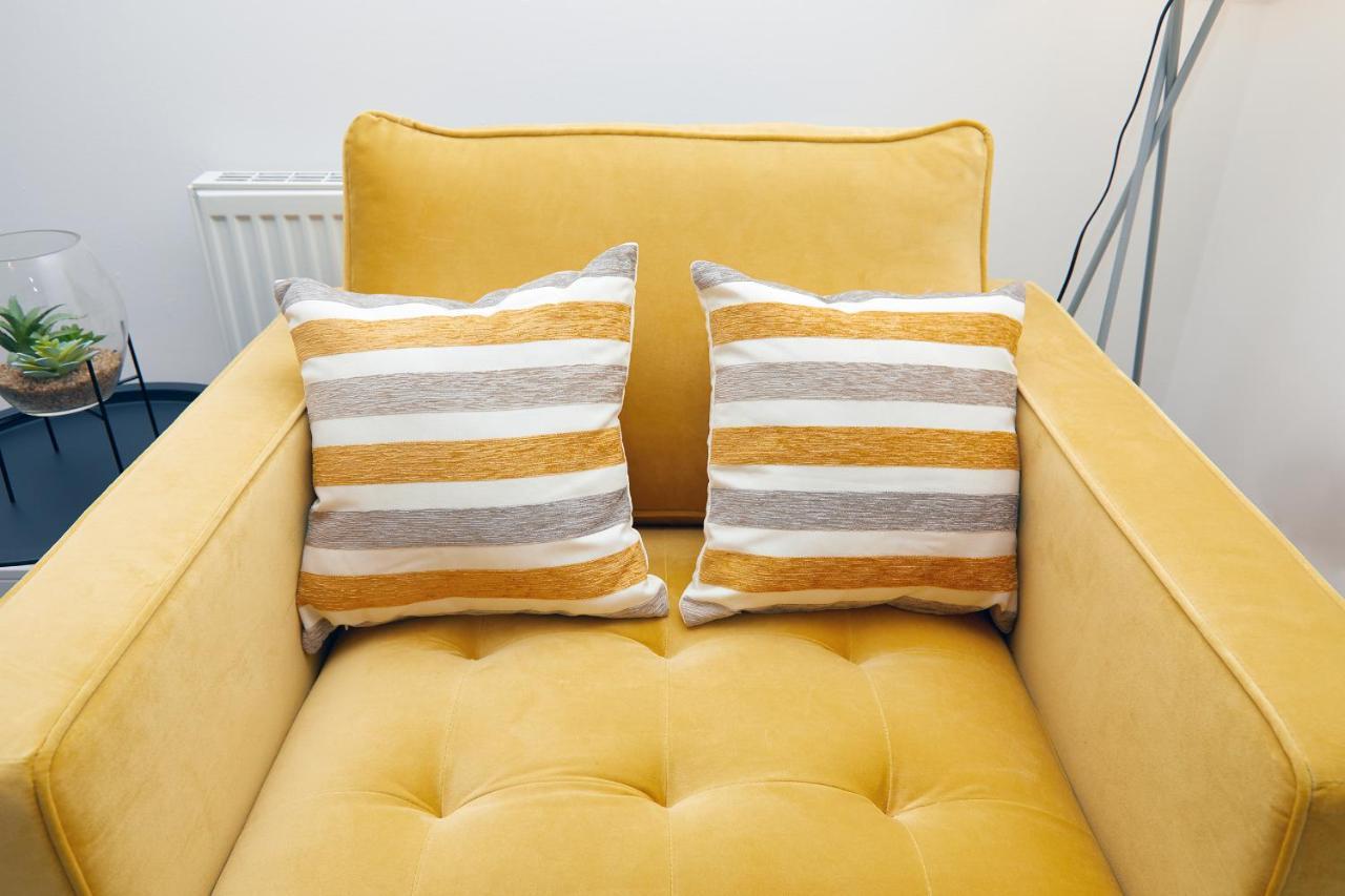 Casa de férias Comfort - 2 Bed House, 3 Min Walk To Hospital, Free Parking