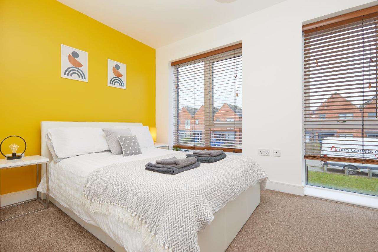Casa de férias Comfort - 2 Bed House, 3 Min Walk To Hospital, Free Parking Derby