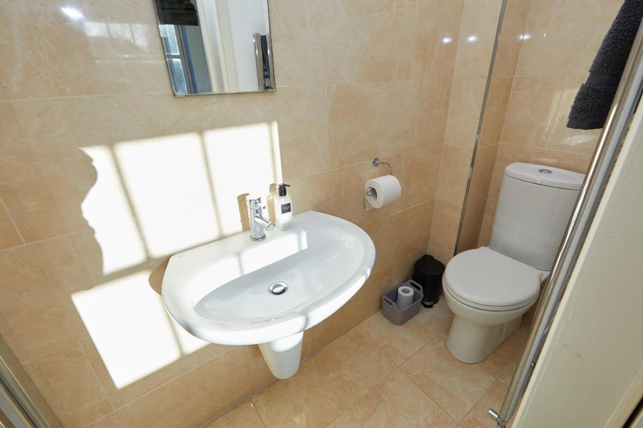 Cathedral Town House - 2 Mins Walk To City - Free Secure Parking