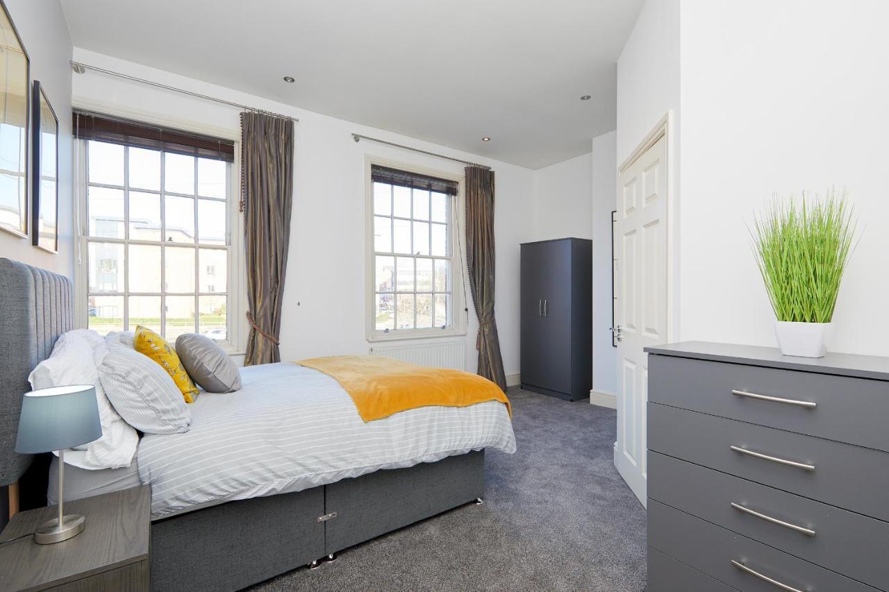 Cathedral Town House - 2 Mins Walk To City - Free Secure Parking *