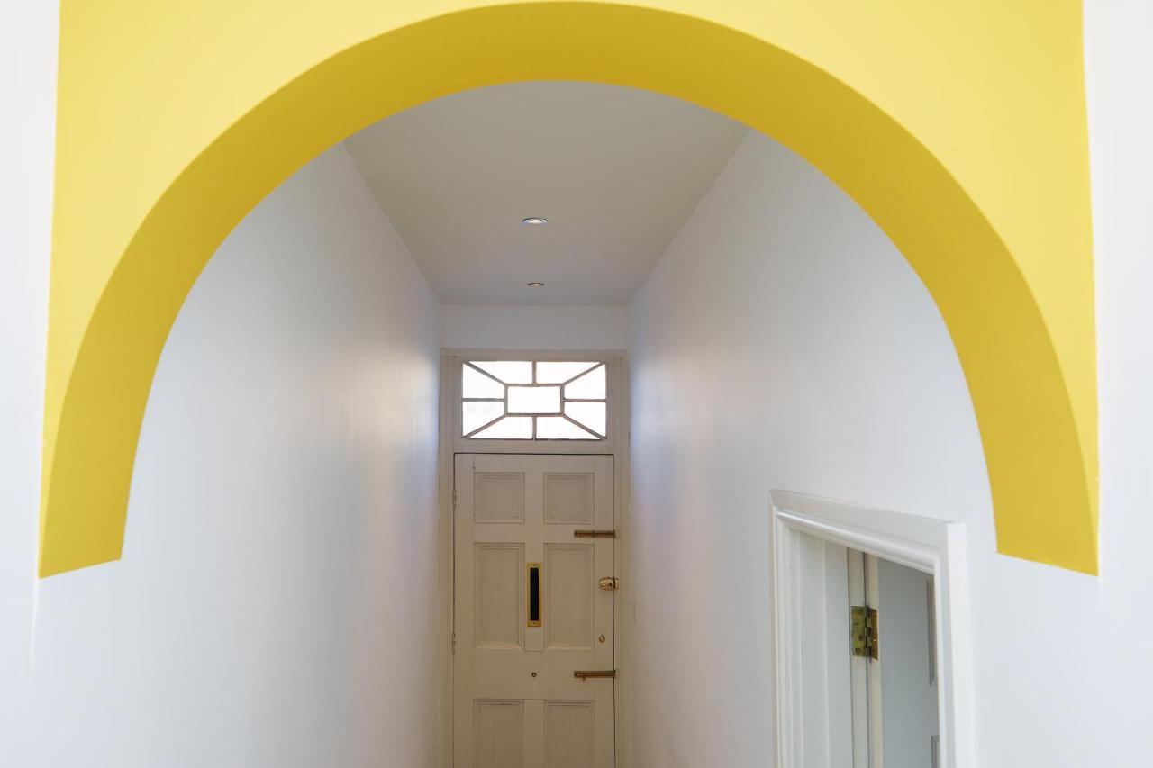 Cathedral Town House - 2 Mins Walk To City - Free Secure Parking Apartment Derby