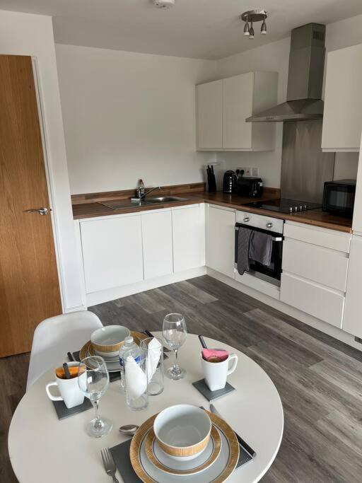 Apartment #0602 One Bedroom Serviced Apartment-free Parking Derby