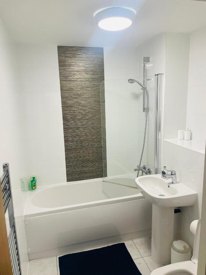 #0406 Lovely 2 Bedroom Serviced - Free Parking