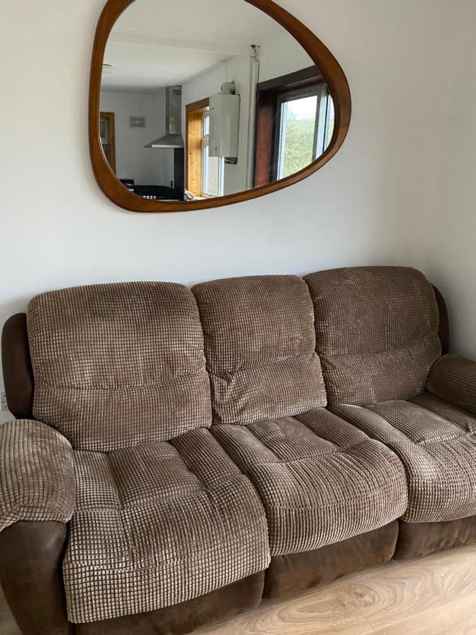 Cosy Kingsway House, Entire House, 5 Bedrooms With 7 Beds, Working Facility, Free Parking , Smart Tv For Each Room, Free Wifi, Washing Machine, Near To Royal Hospital, And Toyota Manufacturing Ltd, Easy Access To A38 And A50
