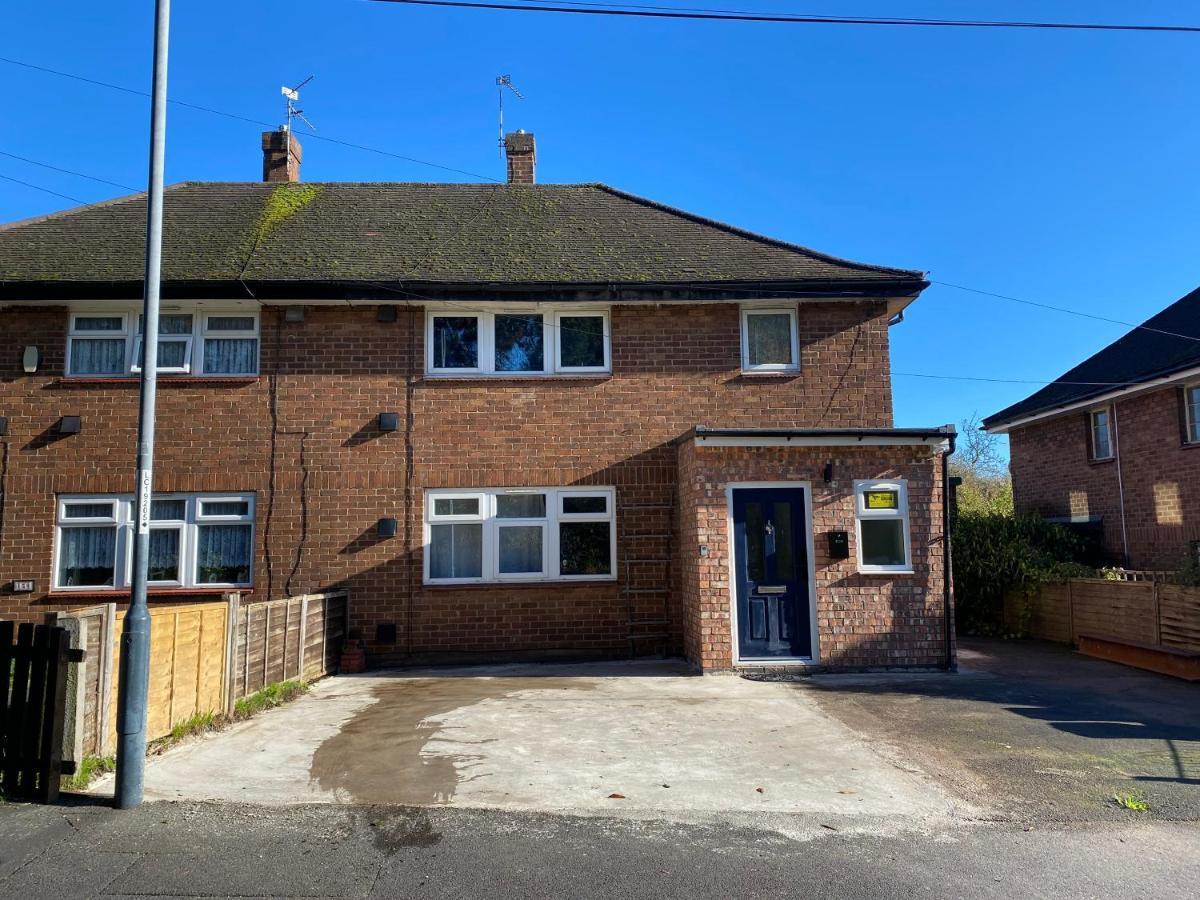 Cosy Kingsway House, Entire House, 5 Bedrooms With 7 Beds, Working Facility, Free Parking , Smart Tv For Each Room, Free Wifi, Washing Machine, Near To Royal Hospital, And Toyota Manufacturing Ltd, Easy Access To A38 And A50