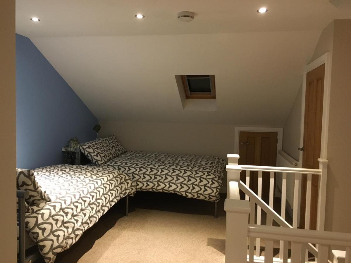 Pride Park Private Ensuite Room- 2 Beds- Free Parking Guest house *