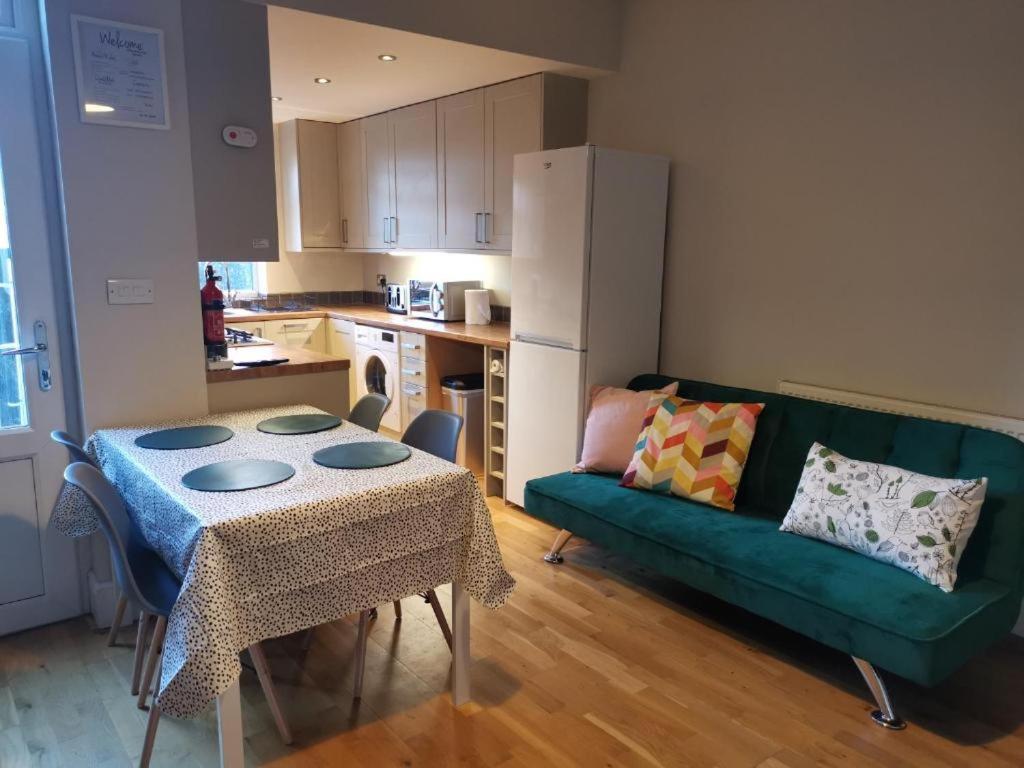 Pride Park Private Ensuite Room- 2 Beds- Free Parking * Derby