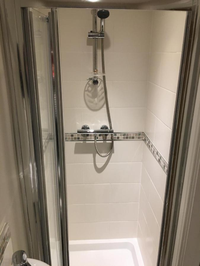 Pride Park Private Ensuite Room- 2 Beds- Free Parking Guest house *