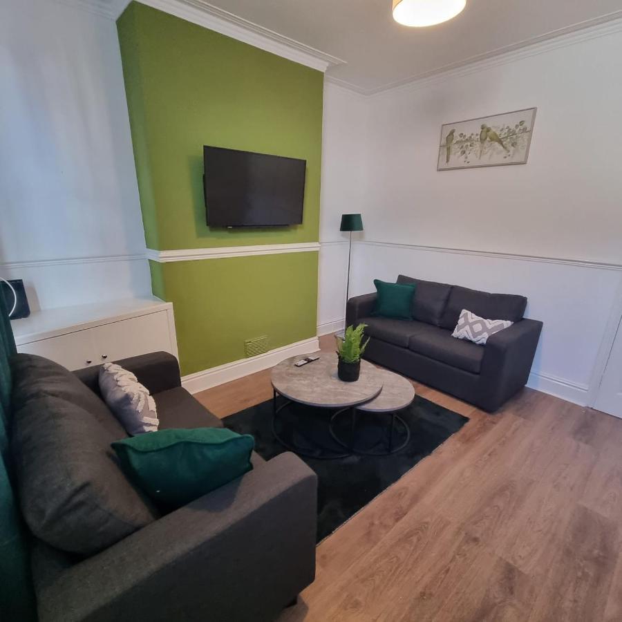 Entire Townhouse In Central - With Garden! Сasa de vacaciones *