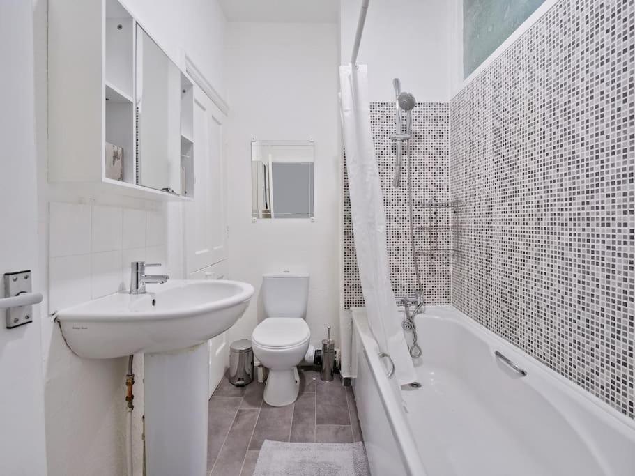 Entire Townhouse In Central - With Garden! Сasa de vacaciones