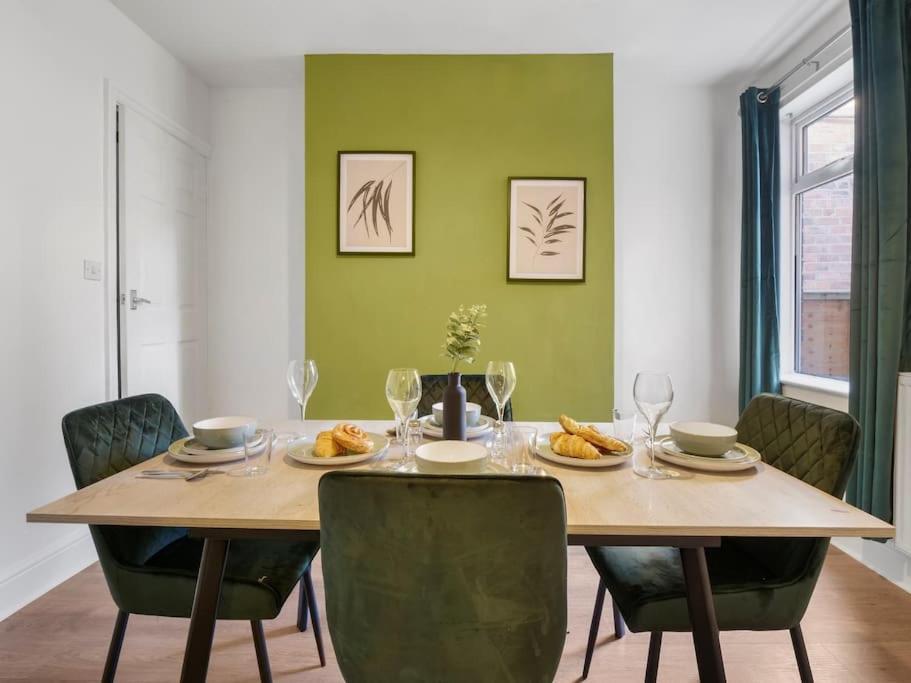 Сasa de vacaciones Entire Townhouse In Central - With Garden! *