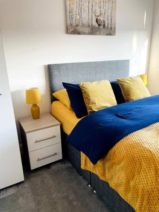 Apartment #513 2 Bedroom Sleeps 6 *