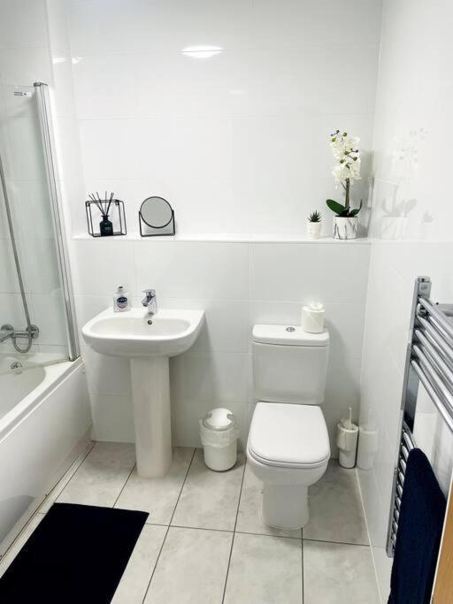 #513 2 Bedroom Sleeps 6 Apartment *