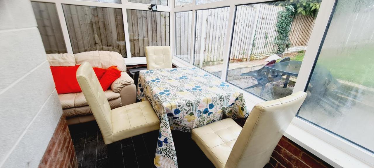 Worcester House - Single, En-suite Double Or Twin - Total 4 6 Beds, Lounge & Kitchen, Free Wi-fi, On-drive Parking Homestay Derby