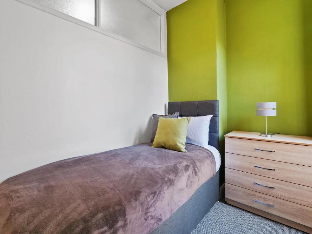 Entire Townhouse In Central - With Garden! * Derby