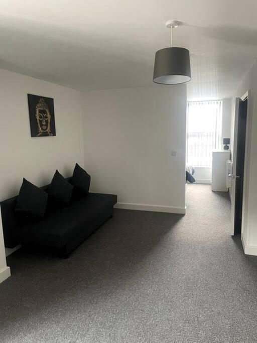 #6bs 1 Bed Serviced