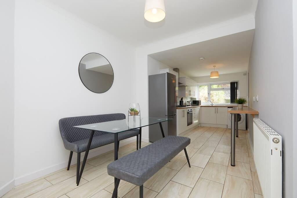 2 Bed House - Parking - Rolls Royce & Centre Derby