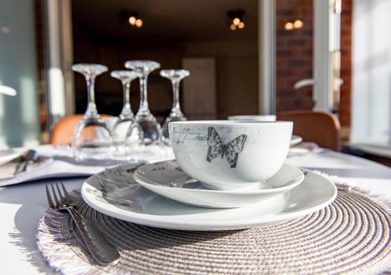 Mandarin 3 Bedroom With Garden And Parking Apartment