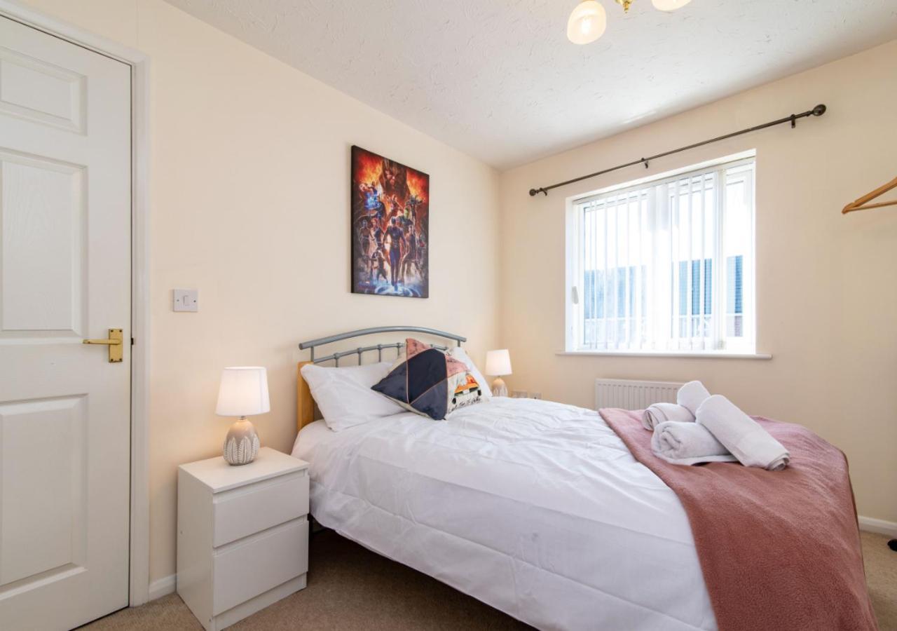 Mandarin 3 Bedroom With Garden And Parking *