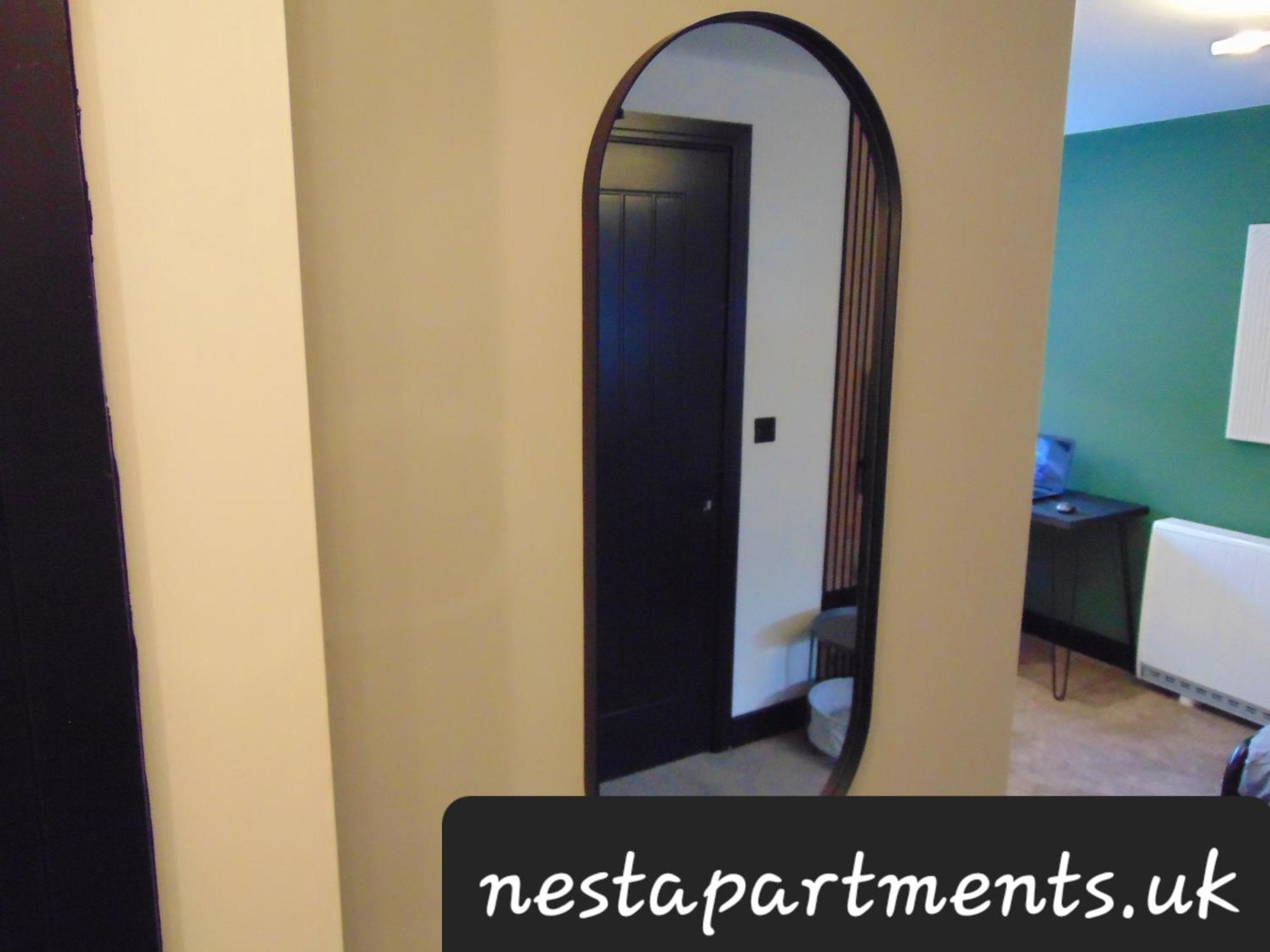 Close To Royal Hospital With Free Parking On-site