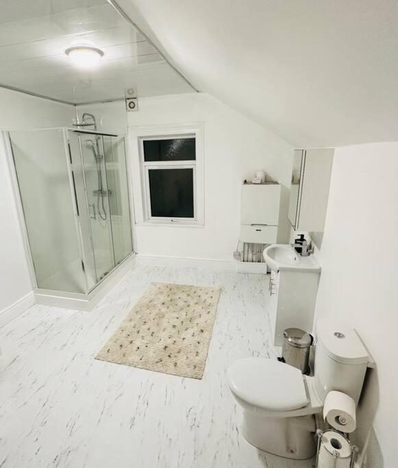 Bespoke 2 Bedroom Apartment *