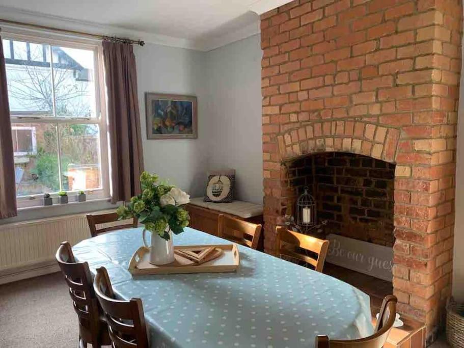 House On The Spacious-super Location