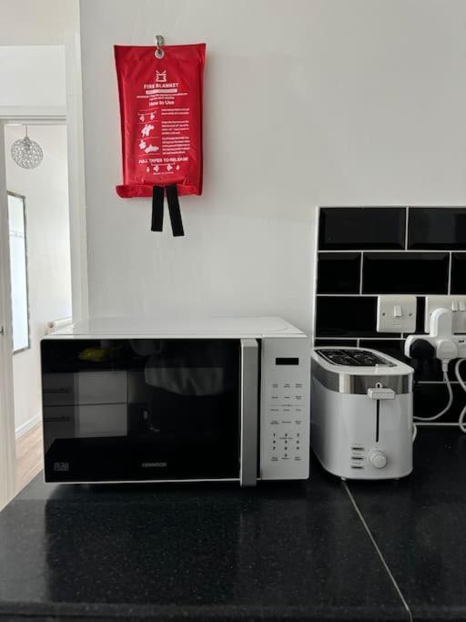 2 Bed In Sinfin Apartamento *