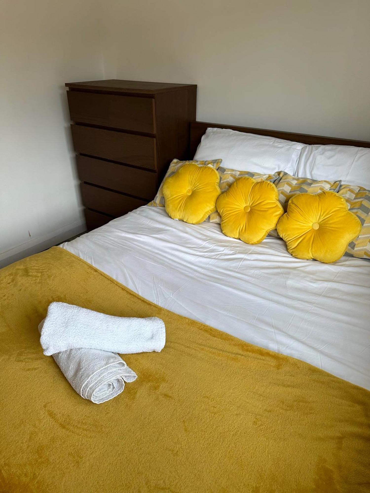 Shakespeare House 5 Bedroom 7 Beds Up To 12 People * Derby