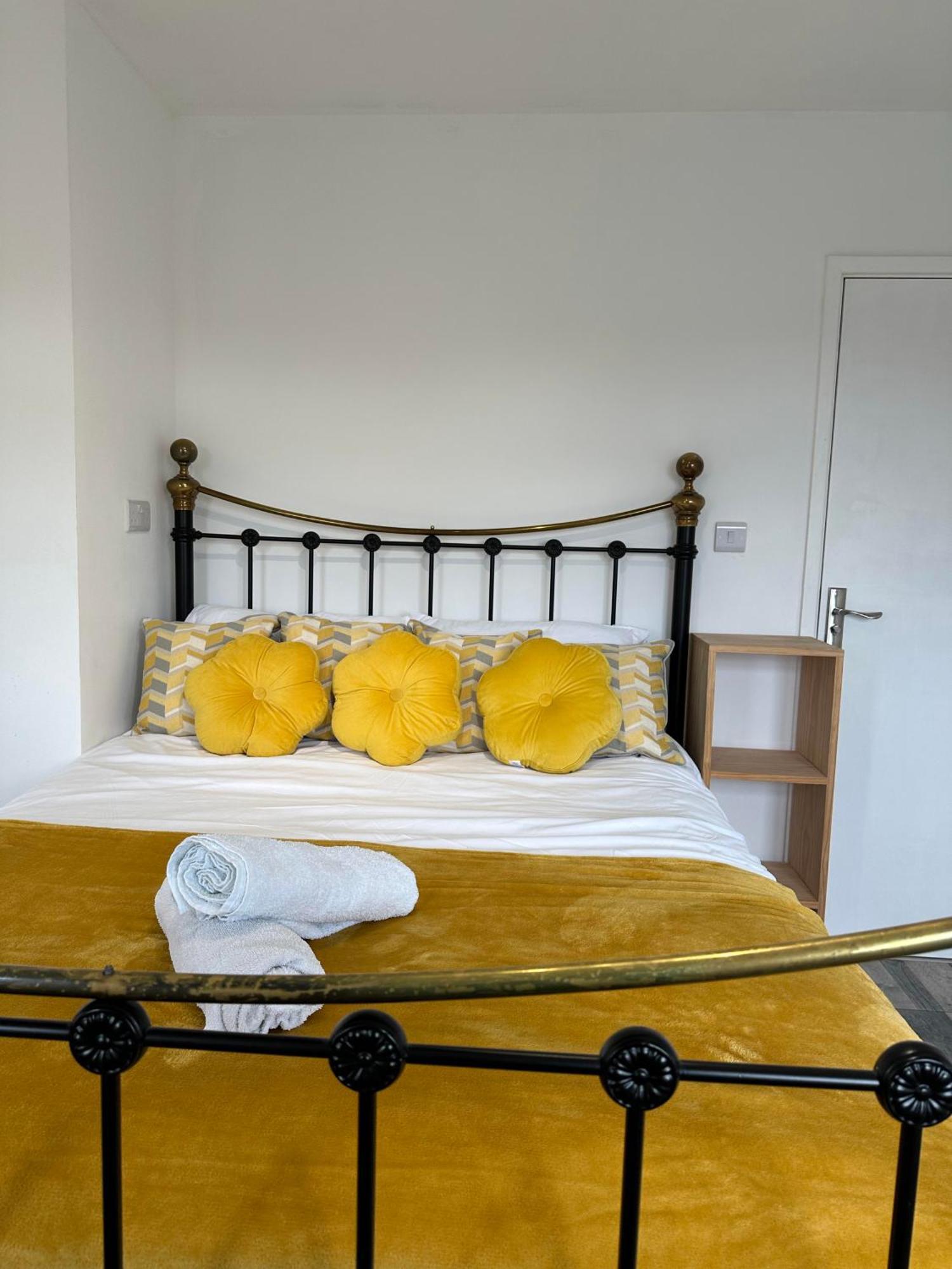 Shakespeare House 5 Bedroom 7 Beds Up To 12 People