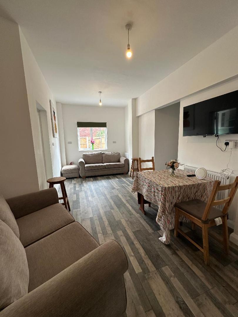 Сasa de vacaciones Shakespeare House 19 Bedrooms 30 Beds Up To 42 People *