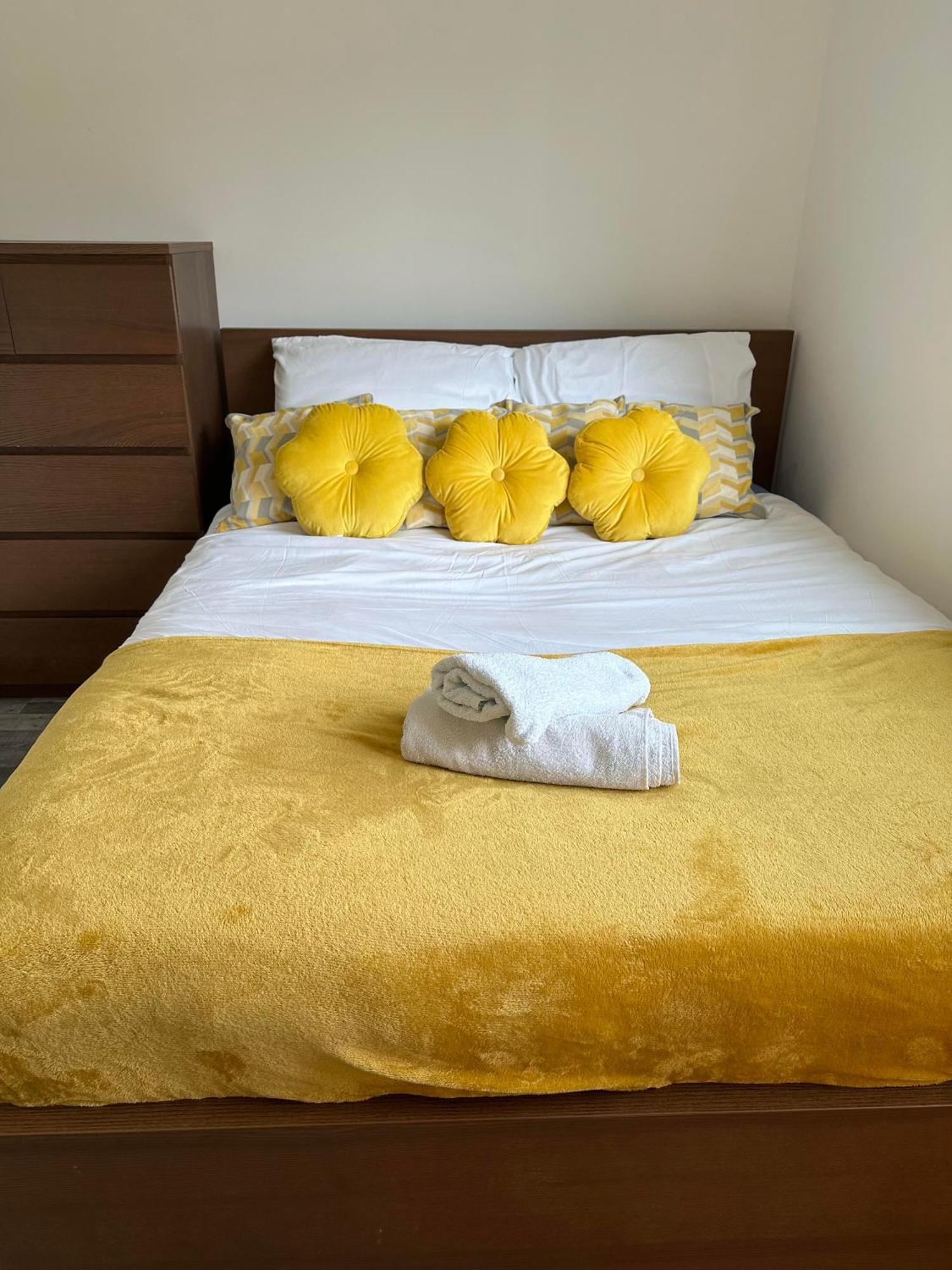 Shakespeare House 19 Bedrooms 30 Beds Up To 42 People *