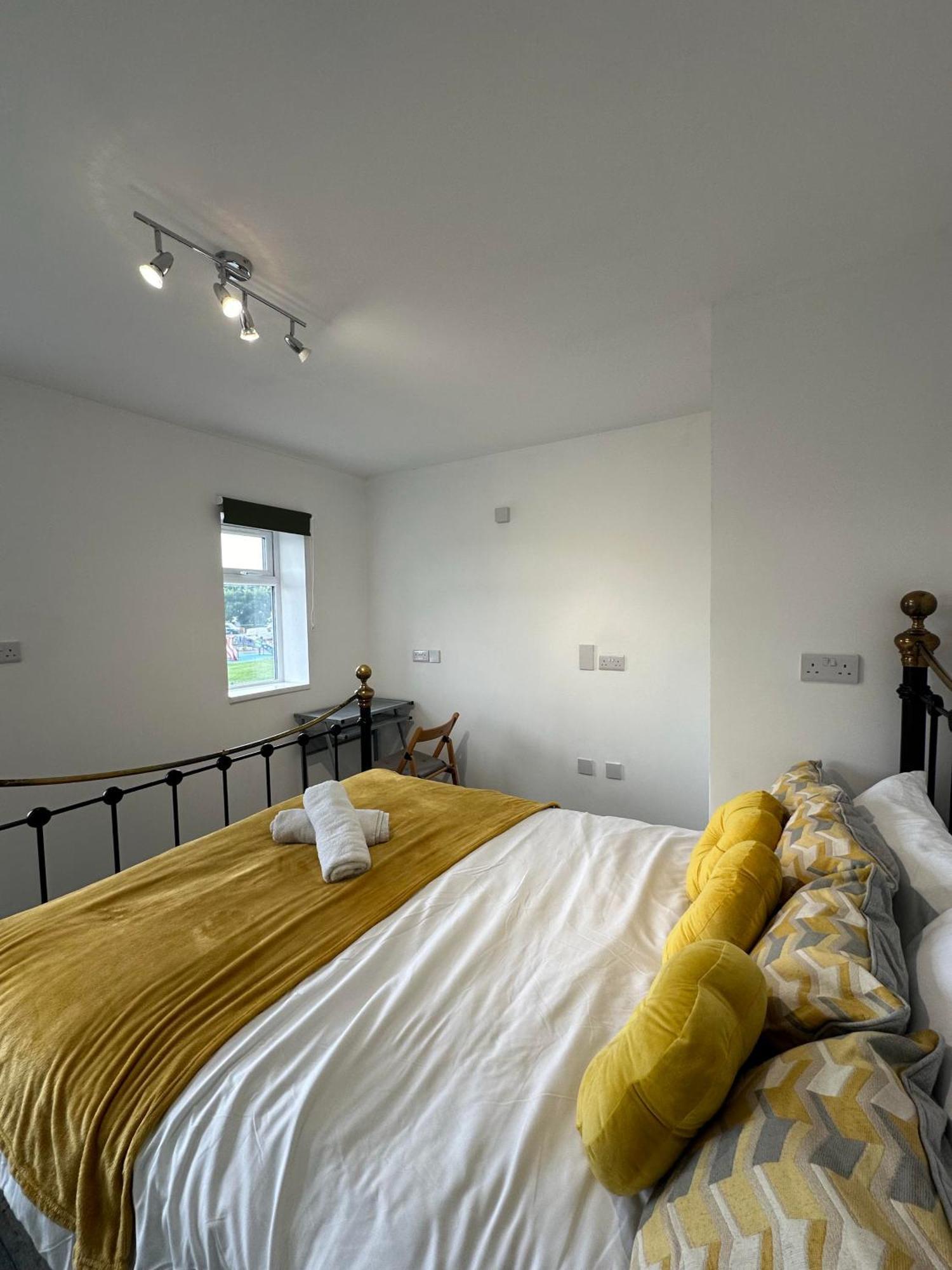 Shakespeare House 19 Bedrooms 30 Beds Up To 42 People Сasa de vacaciones *