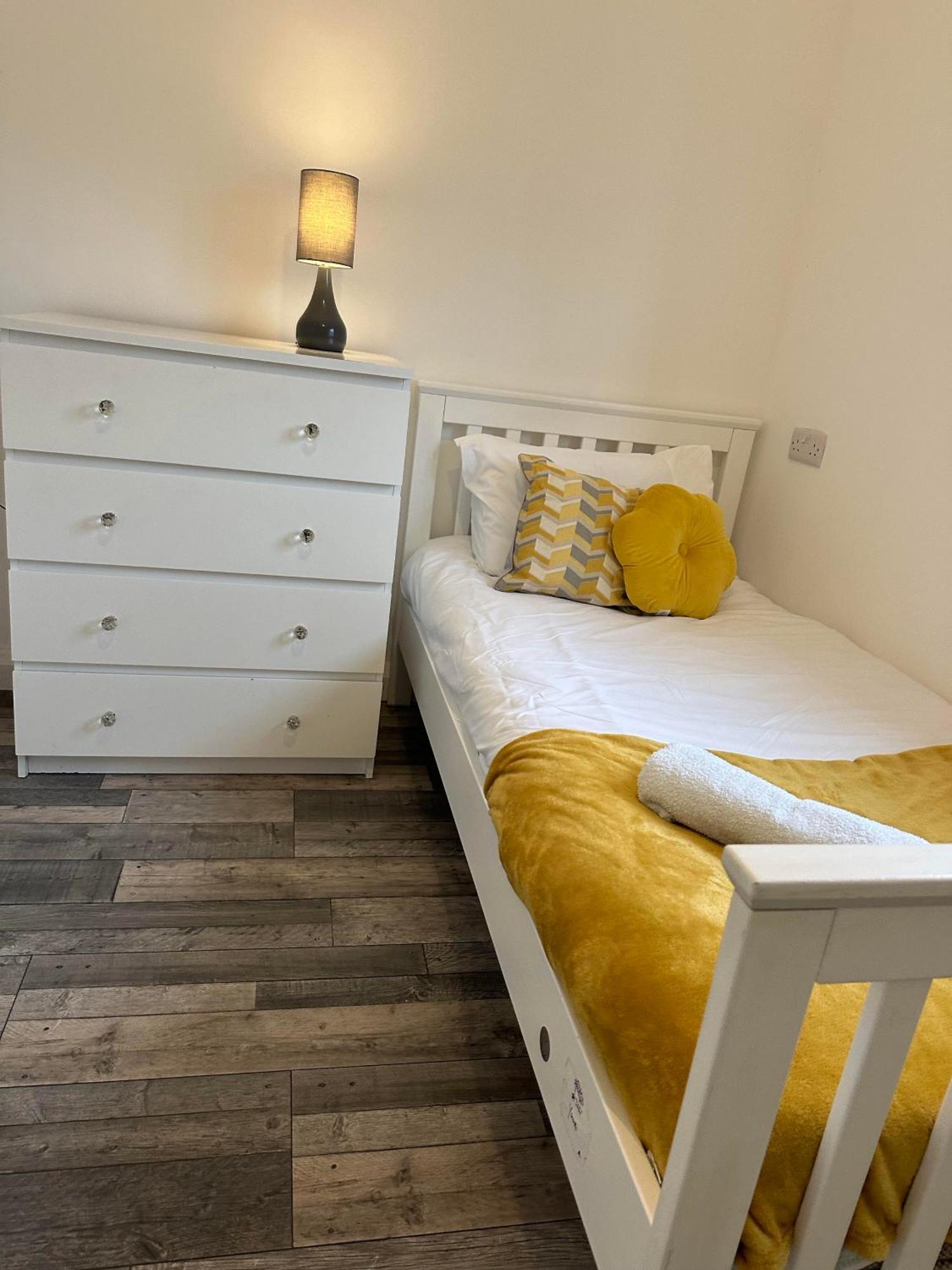 Shakespeare House 19 Bedrooms 30 Beds Up To 42 People Сasa de vacaciones Derby