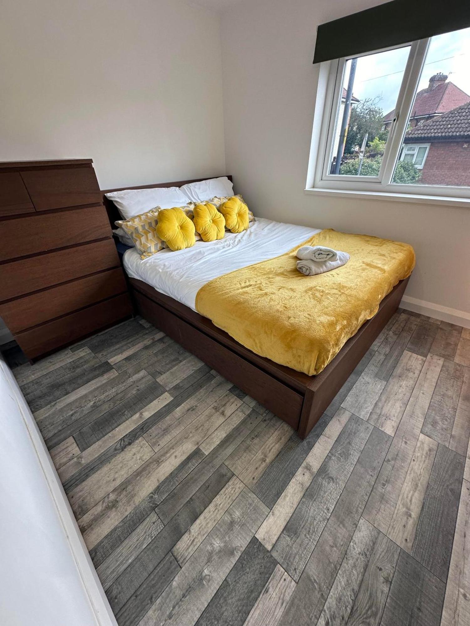Shakespeare House 19 Bedrooms 30 Beds Up To 42 People Сasa de vacaciones
