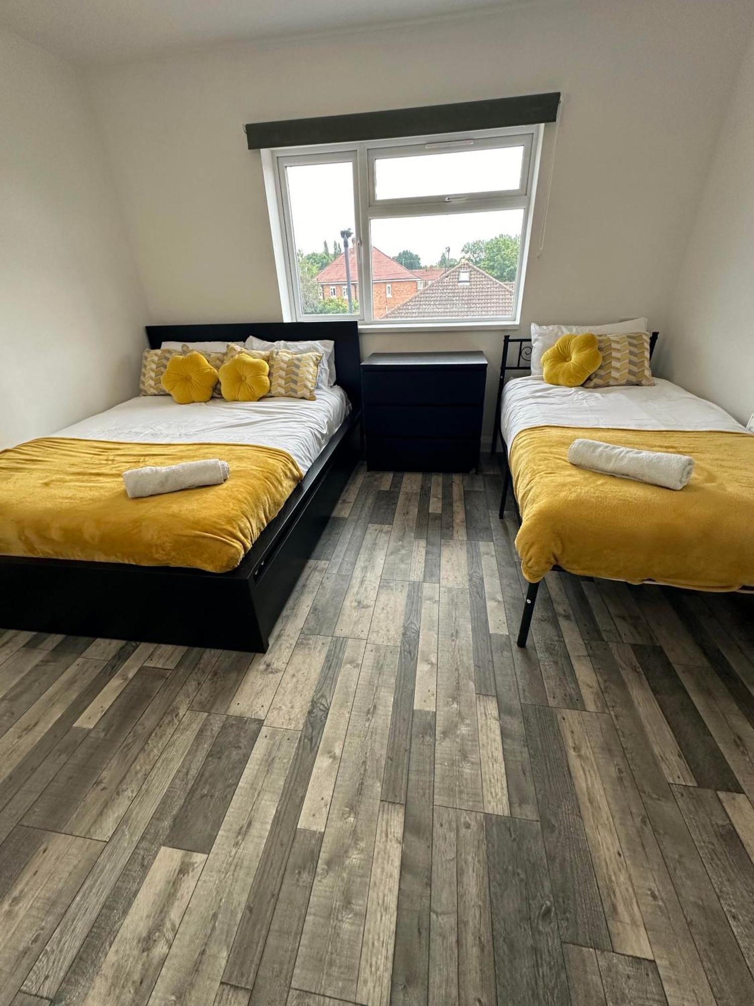 Shakespeare House 19 Bedrooms 30 Beds Up To 42 People Сasa de vacaciones *